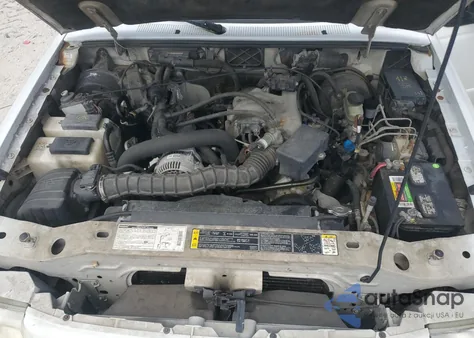 2001 Mazda B3000 Cab Plus z USA, uszkodzony, nr VIN 4F4YR16U01TM26657